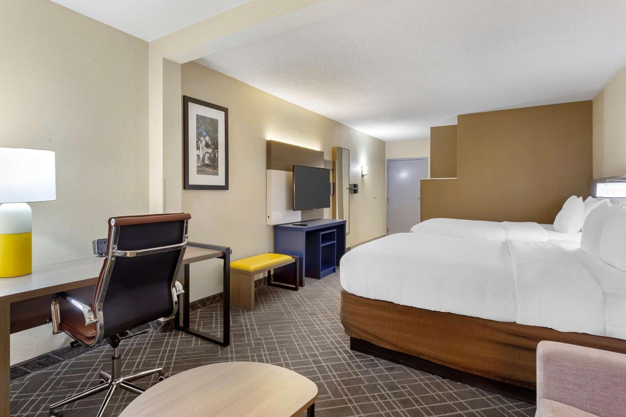 Comfort Suites Hanes Mall Winston-Salem Exterior photo
