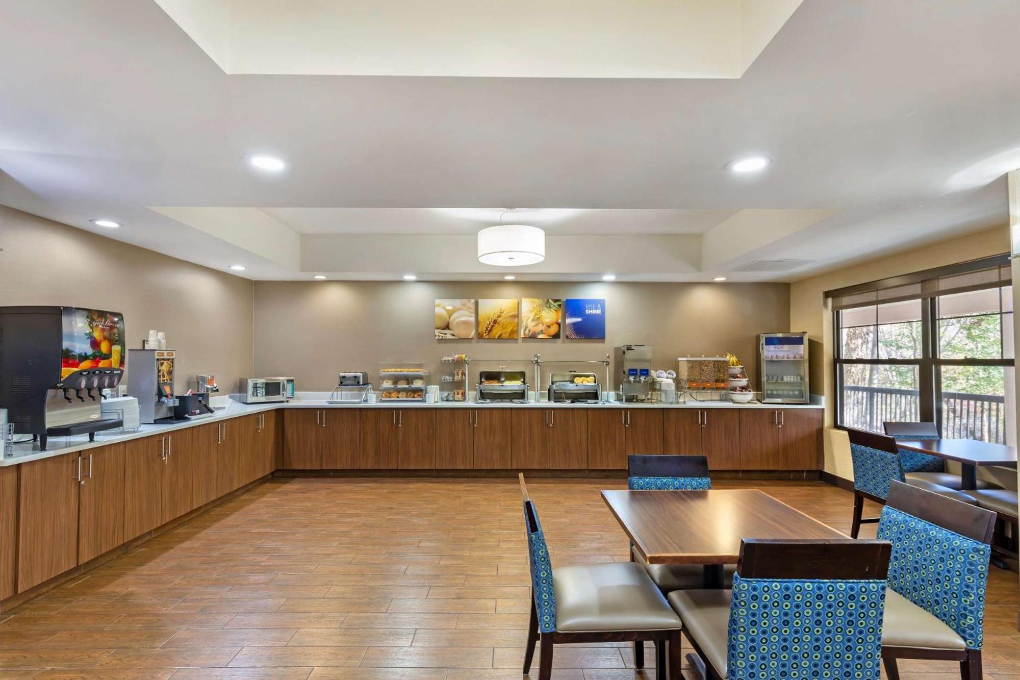 Comfort Suites Hanes Mall Winston-Salem Exterior photo